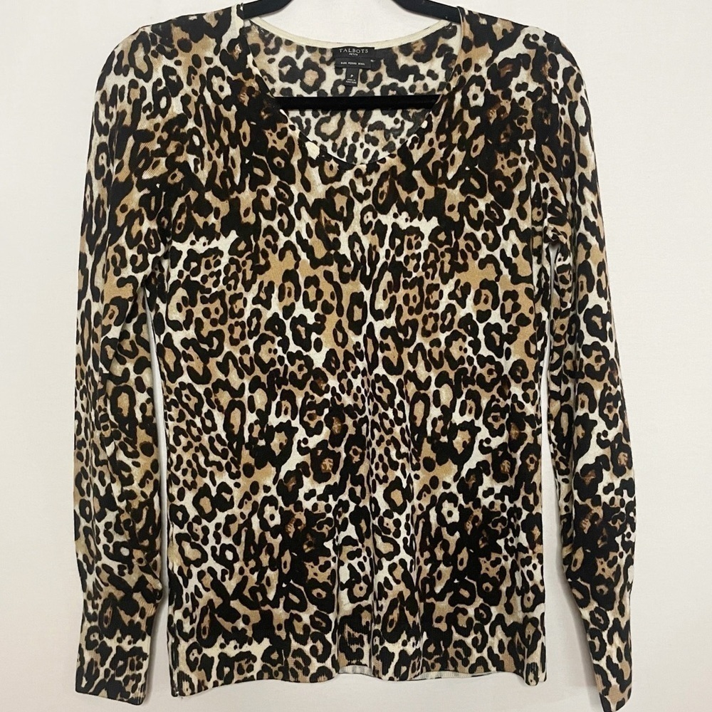 Talbots Soft Merino Wool Bishop Sleeve V-Neck Sweater in Leopard Print - Picture 2 of 14